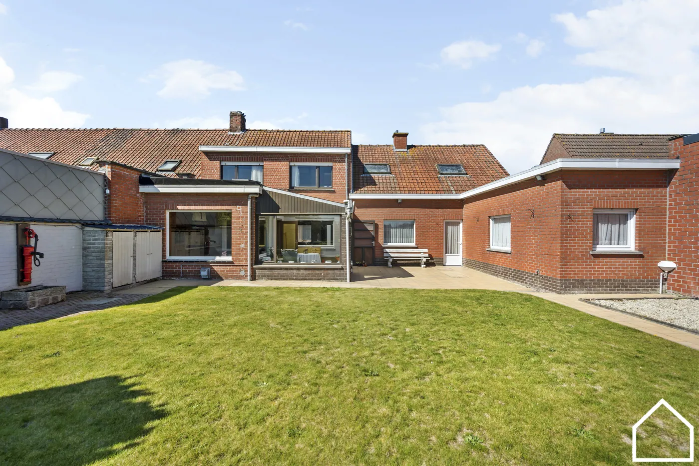 GROTE TE RENOVEREN WONING MET 6SLPKS, GARAGE EN TOFFE TUIN - foto 2