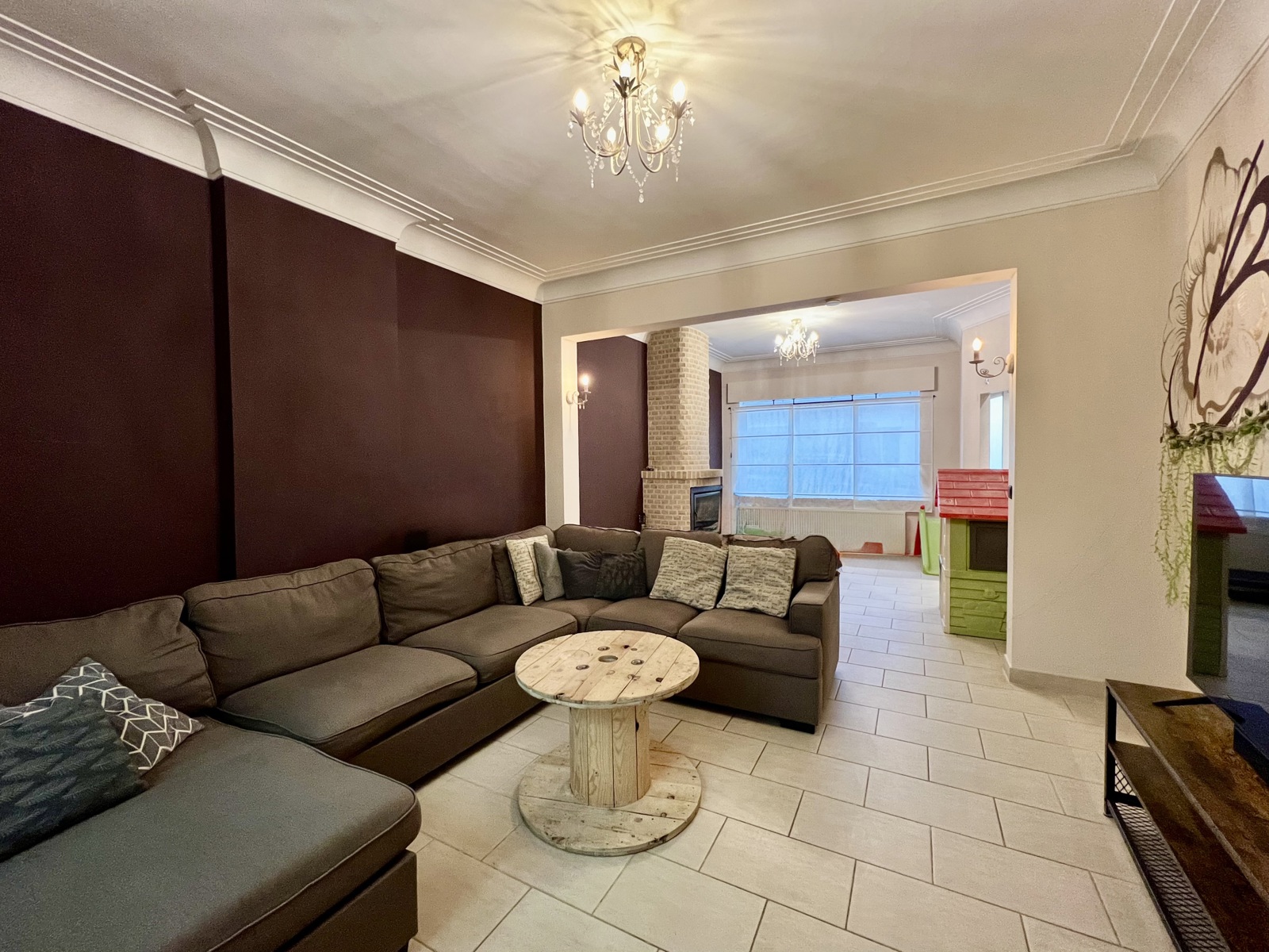 Zéér ruime gerenoveerde woning met 5 grote slaapkamers. - foto 1