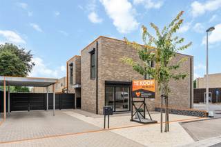 Prachtig afgewerkte HOB met 3 slaapkamers gelegen op een perceel van 3a50ca in Het Hof te Beringen centrum. Belangrijkste troeven:- Centrale ligging...