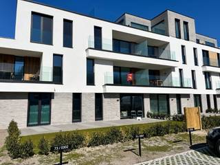 App met 2 slpkm, garage en kelderbergingDit prachtige nieuwbouwappartement combineert moderne luxe met een rustige woonervaring, en is perfect voor...