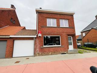 Prachtige woning met 5 slaapkamers te koop in Roeselare.Deze woning is ideaal gelegen, makkelijk bereikbaar door de invalswegen(autosnelweg...)...