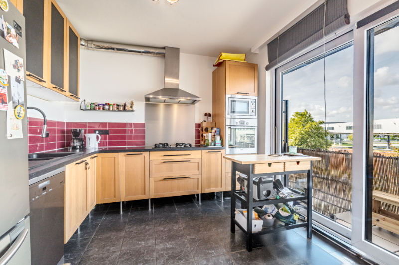 --- NIEUW --- Gunstig gelegen lichtrijk appartement met 2 slaapkamers. - foto 5