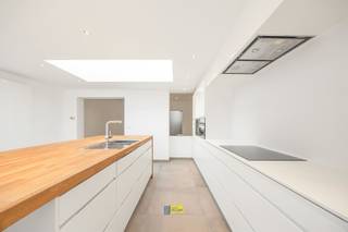 Rustig gelegen, instapklare, energiezuinige woning met 2 slaapkamers, kelder, mooi terras en grote zonnige tuin met tuinhuis. De woning is...