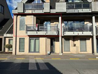 Te huur: verzorgd gerenoveerd appartement met 2 slaapkamers en een garage in het centrum van Zulte. Dit appartement, gebouwd in 1991 en recent...