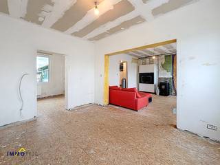 Halfopen bebouwing met garage en tuin in rustige straat!Deze verder af te werken gezinswoning met garage biedt heel wat potentieel en is gelegen in...