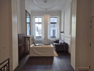 In Brussel, Minimenstraat 54, ontdekt u dit charmante sousplex-appartement van 117 m² (volgens EPC), gelegen in een goed onderhouden gebouw...