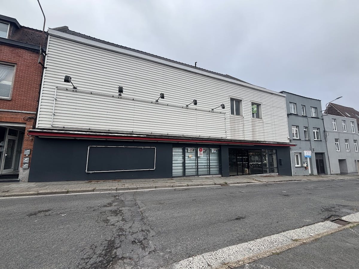 Spacieuse propriété commerciale avec potentiel de vente à Mouscron - photo 1