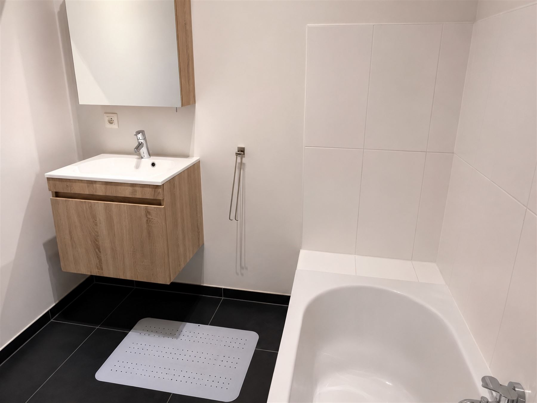 Comfortabel appartement met 2 slaapkamers nabij het station. - foto 4
