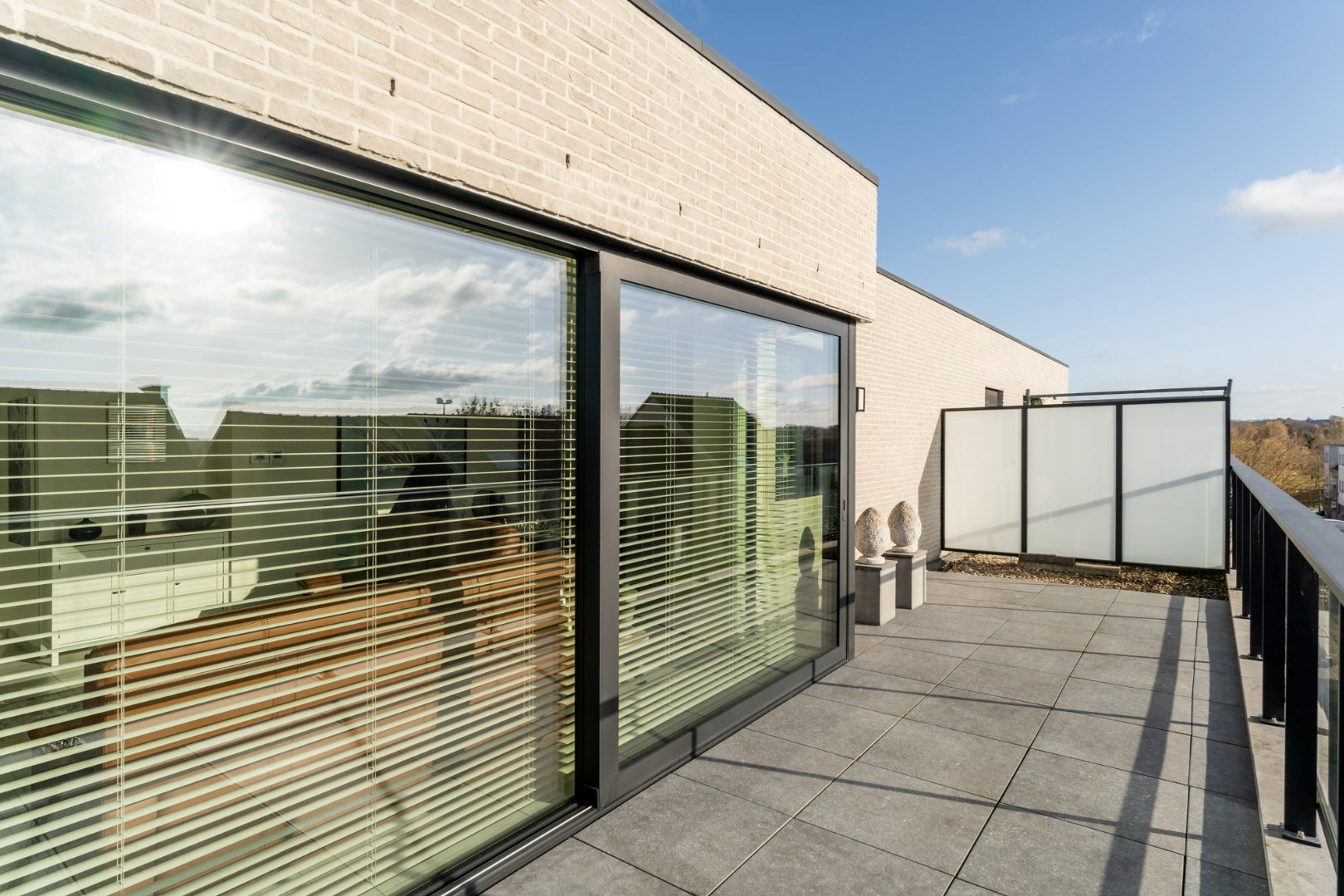 Knap hedendaags dakkappartement met ruime terrassen vlak bij het centrum - foto 2
