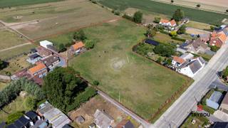 Welkom in de Stokstraat te Houthulst, waar rust, ruimte en natuur samenkomen. Deze karaktervolle hoeve is gelegen op een uitgestrekt perceel van...