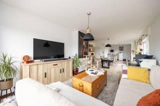 Dit prachtig duplexappartement ligt in het centrum van Meerhout, met een comfortabele oppervlakte van 123 m² samen met het ruim terras van ca. 21m²...