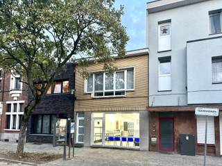Maison de rapport (appartement et buanderie) dans un beau quartier vert. Belle situation dans le verdoyant TER RIVIERENLAAN donnant sur le Ter...