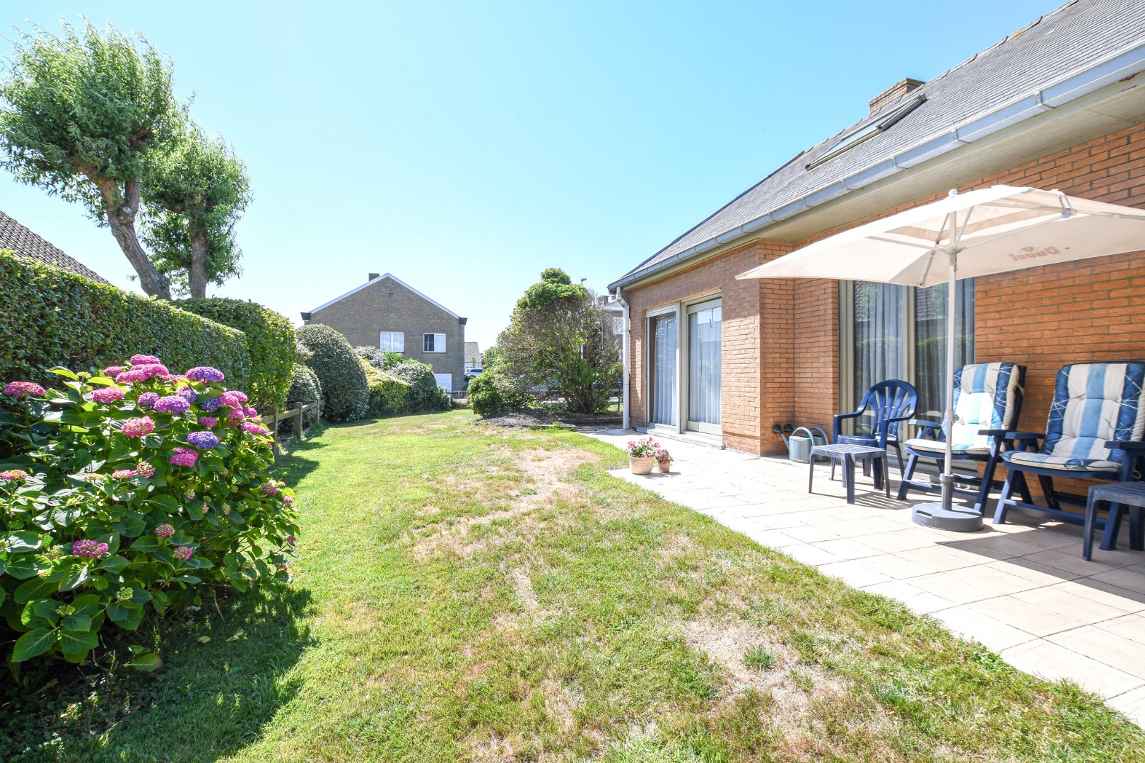 Ruime woning met 5 slaapkamers (3 gelijkvloers), zonnige tuin en topligging in Wenduine! - foto 2
