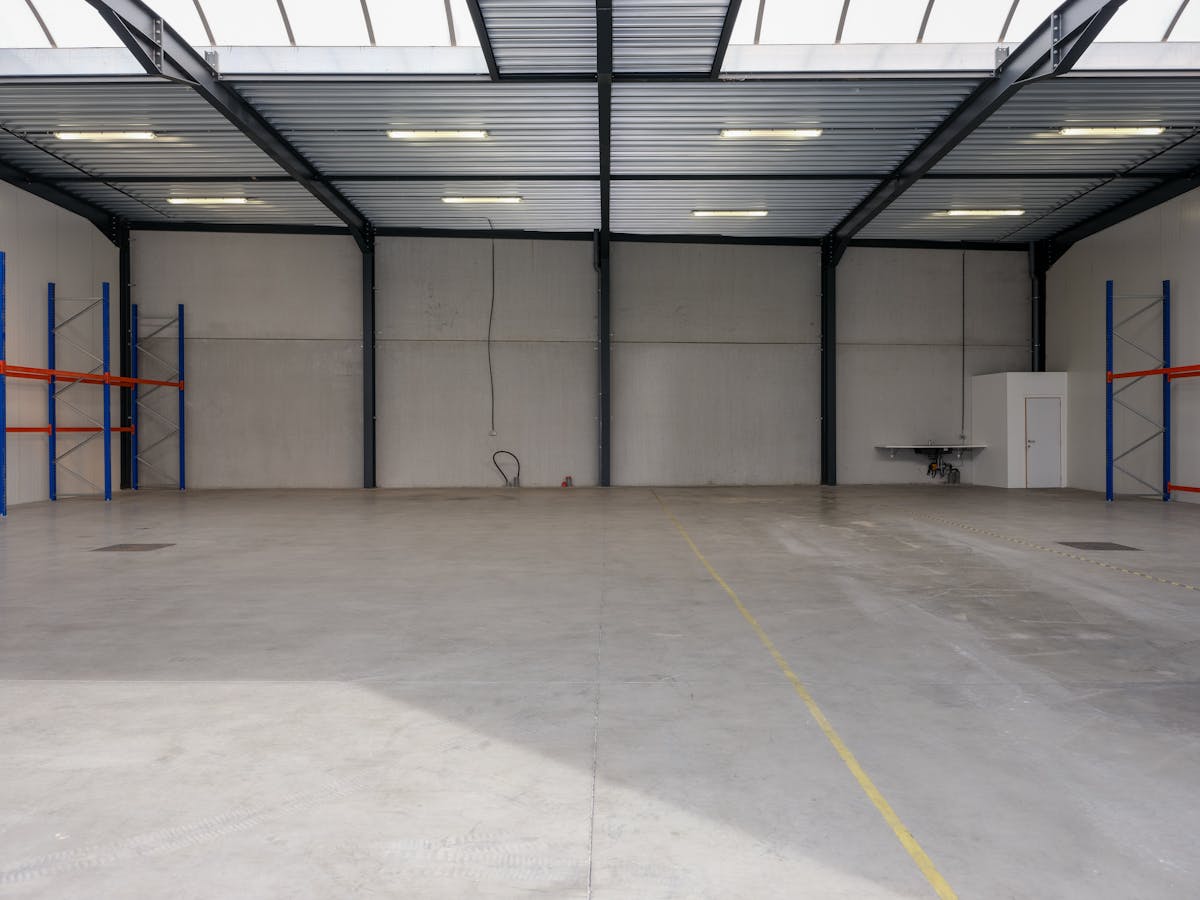 Centraal gelegen nieuwbouw loods in Zwevezele - foto 2