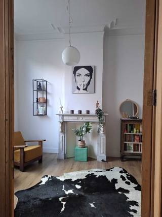 Wij stellen onze ruime, lichtrijke burgerwoning met statige gevel te koop. Het huis bevat tal van authentieke elementen (hoge plafonds,...