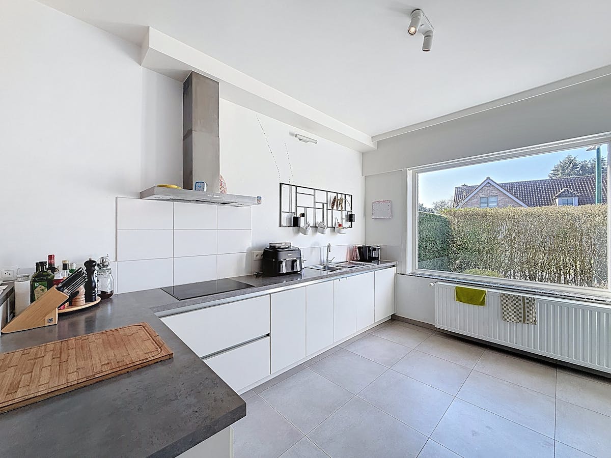 Instapklare gezinswoning met 3 slaapkamers, tuin en carport in rustige wijk te Ieper - foto 5