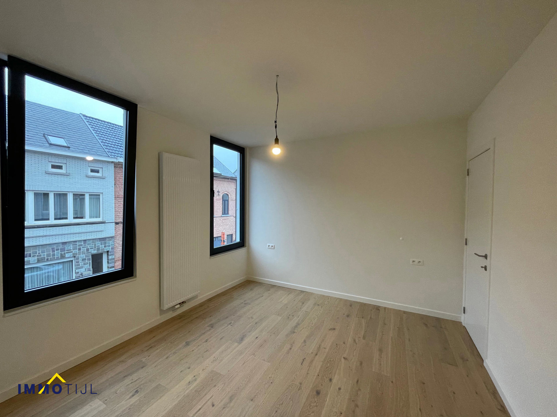 Gerenoveerde, moderne stadswoning te Aalst. - foto 3