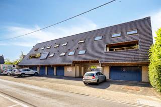 Spacious and energy-efficient roof apartment (127 m²) with large garage for sale in LichterveldeThis well-maintained roof apartment (b. 1993) has a central location in Lichtervelde, near the station and with an easy connection to the E403. With a living area of 127 m², a favourable EPC label B and a compliant electrical inspection, this is an excellent choice for both private living and an interesting investment.Layout of this apartment for sale in Lichtervelde:- Entrance hall with toilet- Bright living space- Kitchen- (Laundry) storage with sink and washing machine connection- 2 spacious bedrooms- Bathroom with bath and double washbasin in furnitureOutside:Pleasant rear terrace with extra outdoor storageVery large garage on the ground floor includedExtra benefits:- Currently rented at €675/month, also ideal for investors- Energy efficient thanks to EPC label B- Compliant electrical installation- Equipped with a recent air conditioning installation- Small-scale residence with low communal costsA spacious and well-maintained apartment with a strong combination of comfort, accessibility and investment potential.Register of measures: no