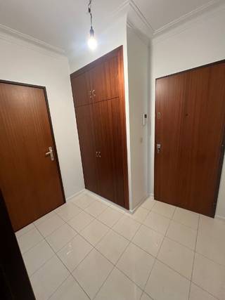 RUIM AANGENAAM MOOI APPARTEMENT MET TOP LIGGINGrustige ligging vlak in het centrum hall, vestiairekast, aparte w.c.  zeer ruime living met zicht op...