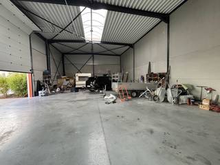 Magazijn van ca. 261 m² te huur in Kortrijk in het nieuwbouwproject BOXX. Het magazijn is gelegen in de nabijheid van diverse invalswegen en de...