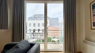Furnished apartment of 39 m² located at 38 Rue d'Accolay, in the heart of downtown Brussels. This apartment consists of a bright living room,...