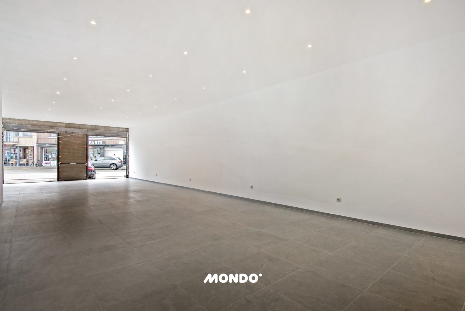 Commercieel gelegen opbrengsteigendom met handelsgelijkvloers, appartement en studio in het centrum van Willebroek! - foto 4