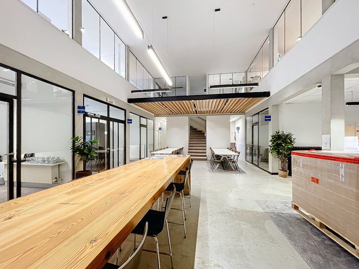 Modern full-service offices (17 m²-51 m²) for rent in Ghent - photo 2
