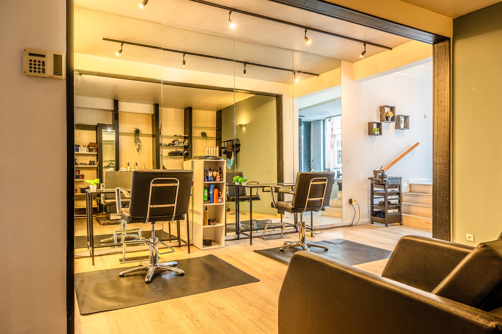 Handelsgelijkvloers ca.100 m² te koop in centrum Burcht. - foto 3