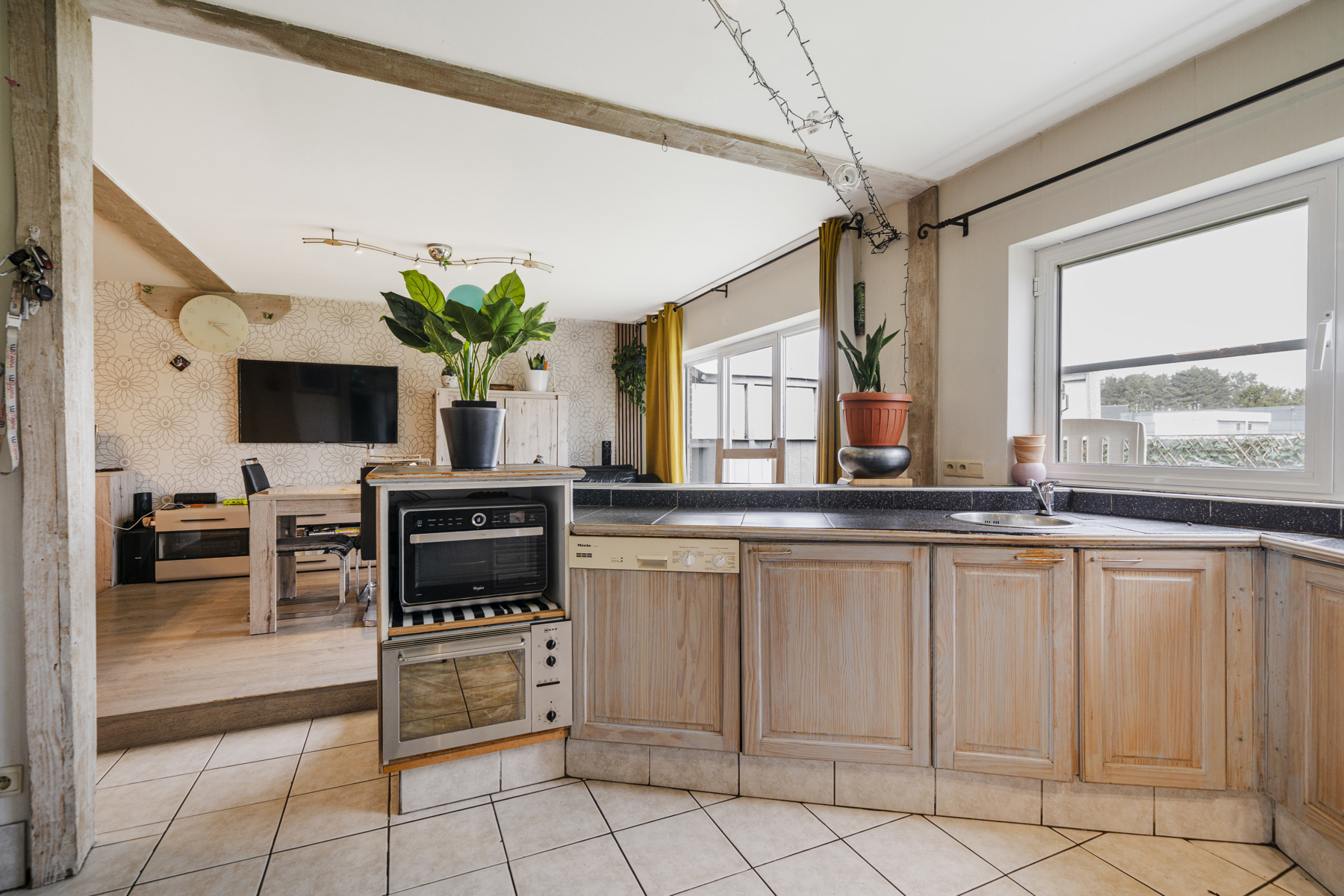 Ruim appartement met 3 slk, terras en 2 staanplaatsen - foto 5