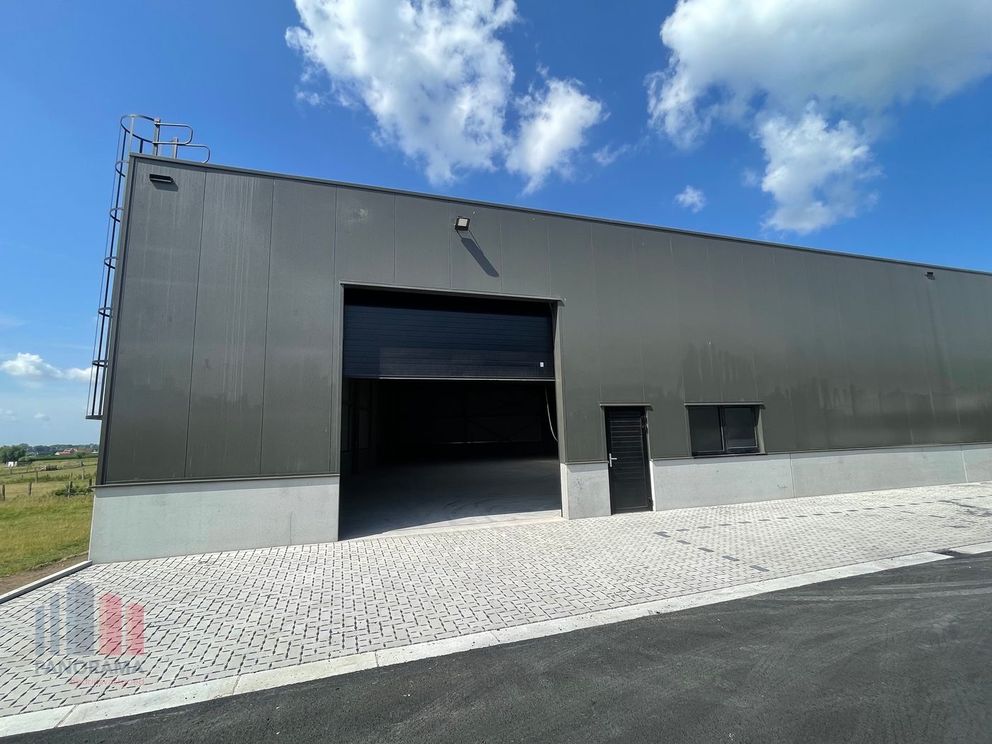 Nieuwbouw KMO-unit van 155 m² langs Deinsesteenweg te huur - foto 1