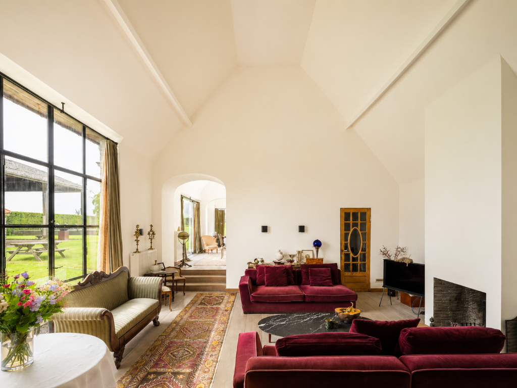 Karaktervolle gerenoveerde hoeve met zwembad en wijngaard op 4.700 m² te Vurste. - photo 2
