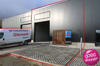 Deze KMO-unit (nr 1.2) van 248 m² met een buitenruimte van 103 m² is gelegen in het nieuwe KMO park Hardel aan de Blaarstraat in Tongeren.De...