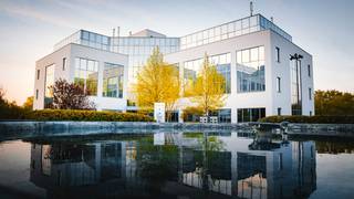 Knappe kantoorruimte van 424 m² te huur op een fantastische locatie met zichtbaarheid vanaf de Ring. De kwalitatieve kantoren (gerenoveerd in...