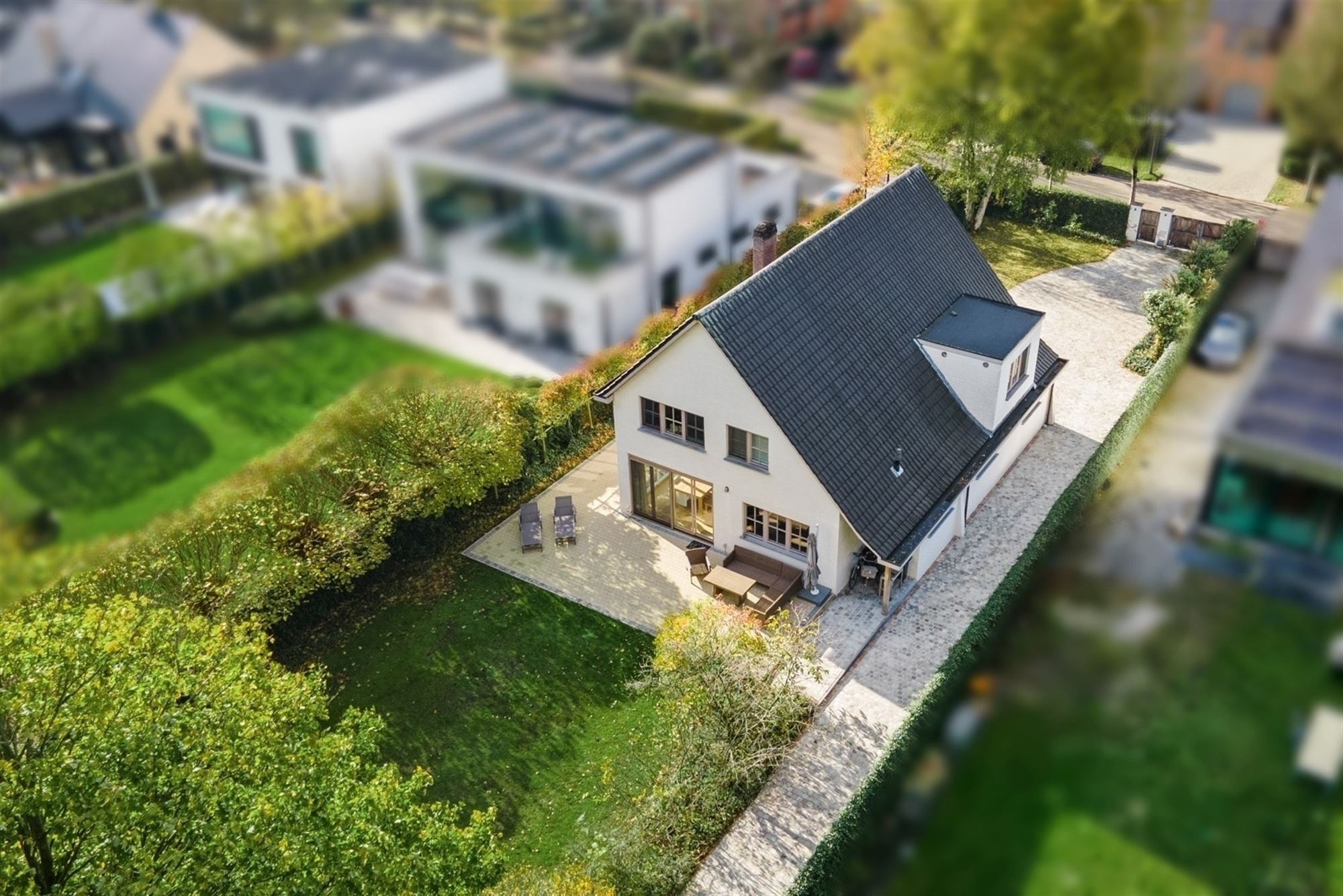 Renovated villa with outbuilding in a favorable location - photo 4