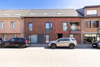 Dit mooi appartement is gelegen in het centrum van Herenthout en combineert een vlotte bereikbaarheid met een modern wooncomfort!Het appartement...