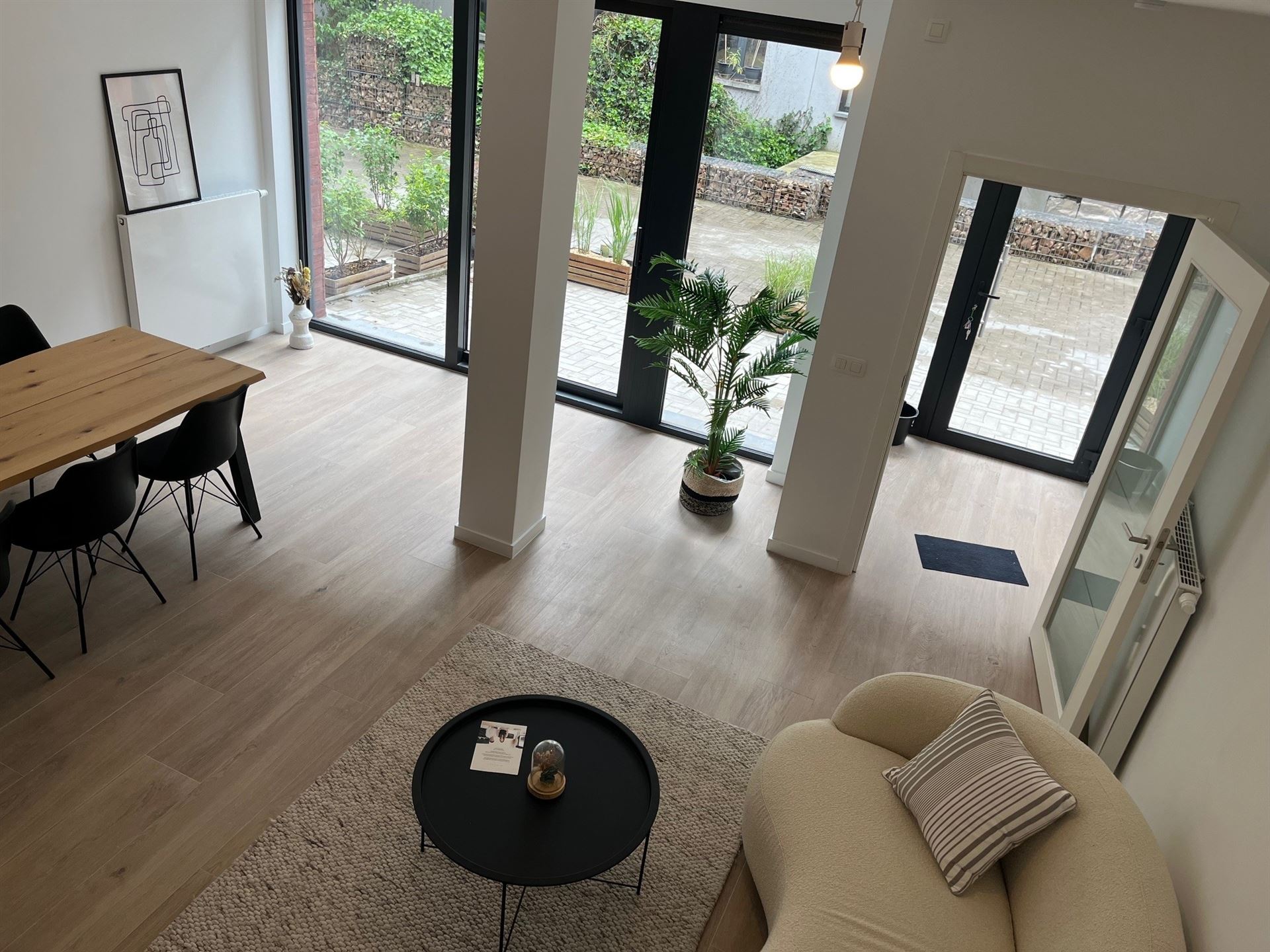 Prachtige nieuwe 2 slpk duplex met binnenplaats/terras ! - foto 1