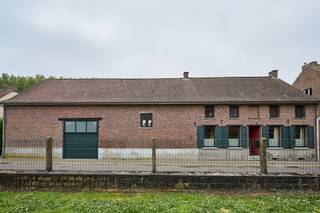 Op wandelafstand van het centrum Oetingen, kan u deze charmante pastorijwoning terugvinden in de toepasselijke Pastoriestraat. Traditioneel...