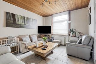 Deze rijwoning is gelegen op een gunstige ligging nabij het centrum en station van Waregem en alle invalswegen. Het huis beschikt over 3...