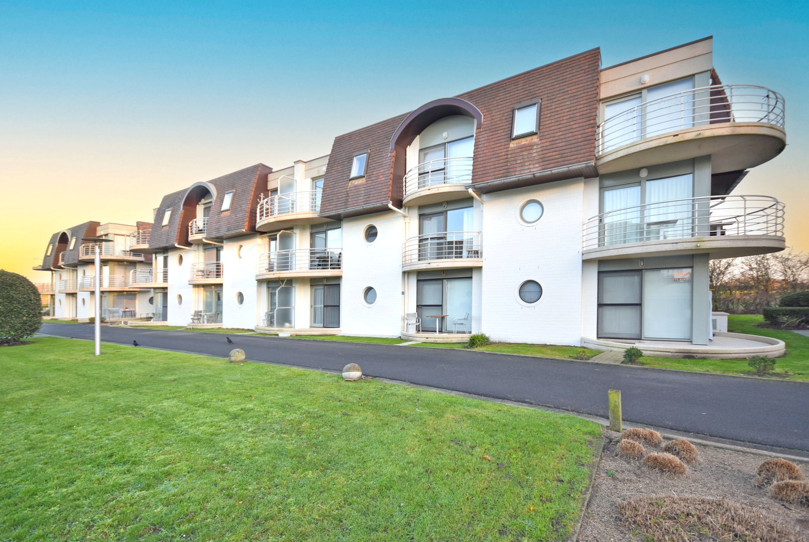 Gelijkvloers appartement met terras te Bredene - foto 2