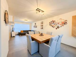 1ste bezoekdag zaterdag 3 januari! Inschrijven kan via www.nobels.be onder referentienummer 4199570.COMPLEET VERNIEUWDE HALFOPEN BEBOUWING gelegen in...