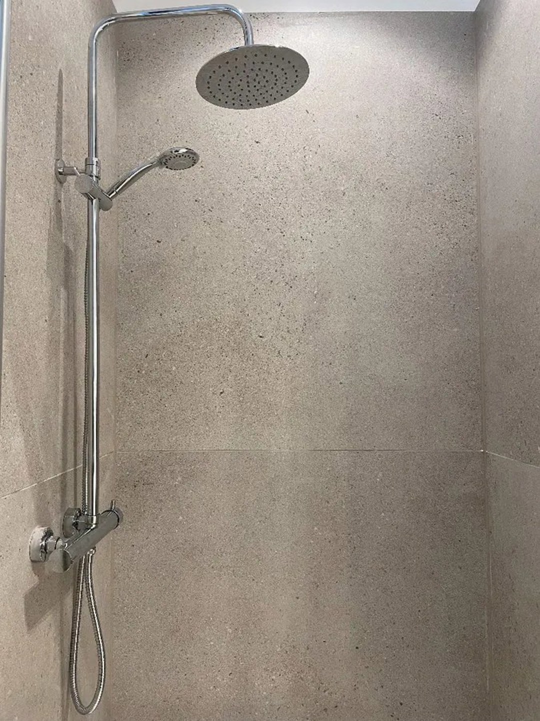 Gerenoveerd twee-slaapkamerappartement met terras nabij centrum Gent - foto 5