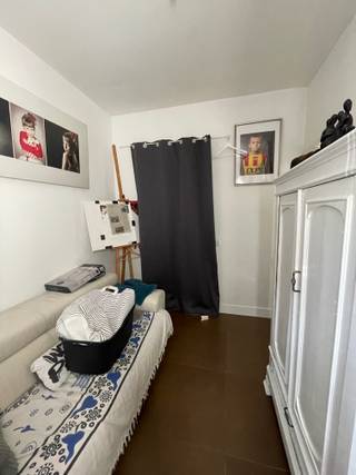 Gezellige woning te koop bestaande uit gelijkvloers bureau/ slaapkamer, dressing, badkamer met bad, ingerichte keuken, eetkamer, living, terras...