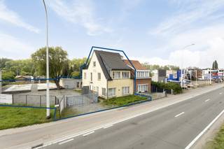 We find this property on a plot of 1,440m² on the Autolei in Wommelgem. This street is a paradise for companies and self-employed people thanks to...