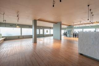 Horeca pand gelegen op AAA ligging, op de hoek van de Zeedijk-Knokke en het Lichttorenplein.Uitzonderlijk hoekpand met binnenplaats + overdekt terras...