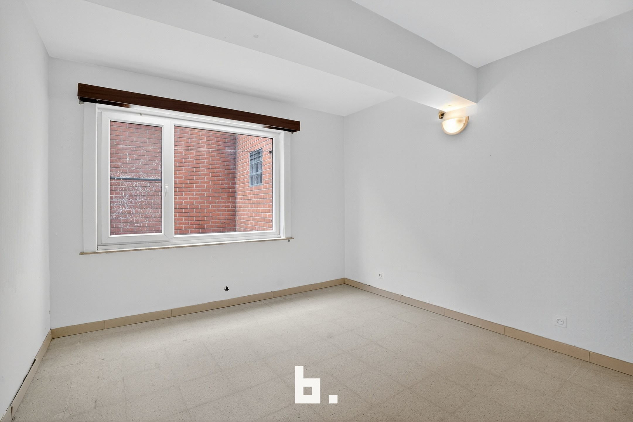 Lichtrijk 2-slaapkamerappartement op het gelijkvloers gelegen te Roeselare - foto 5