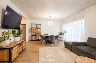 Ben je op zoek naar een moderne en energiezuinige woning waar je meteen kan intrekken?Deze halfopen woning aan de Laarnebaan combineert een recente...