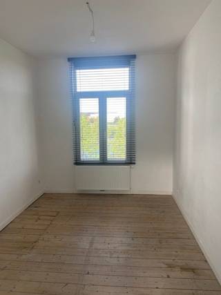 instapklaar gerenoveerd appartement Grote raampartijen geven een mooi zicht op park spoor noord.
Het appartement van 43m2 omvat Inkomhal, woonkamer met volledig uitgeruste open keuken met vitrokeramische kookplaat,dampkap, vaatwasser,koelkast met vriesvak en heteluchtoven.
De slaapkamer van 11 m2 met aansluitend een praktische badkamer met douce wastafel toilet handdoekdroger en aansl. voor wasmachine/droogkast. 
Het gebouw beschikt over een afgesloten fietsenstalling en een privé kelderruimte(4m2). 
Ideaal als eerste woning of voor studenten die op wandelafstand van AP hogeschool zitten en ook op fietsafstand van Universitiet Antwerpen. 
Er is ook ruim voldoende parkeergelegenheid voor de deur. cv op gas. Laag verbruik
Het appartement is niet bemeubeld foto's zijn indicatief.