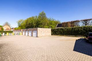 Stijlvol gelijkvloers appartement met tuin in centrum WechelderzandeAdres: Gebroeders De Winterstraat 23a bus 4 – WechelderzandeDit stijlvol...