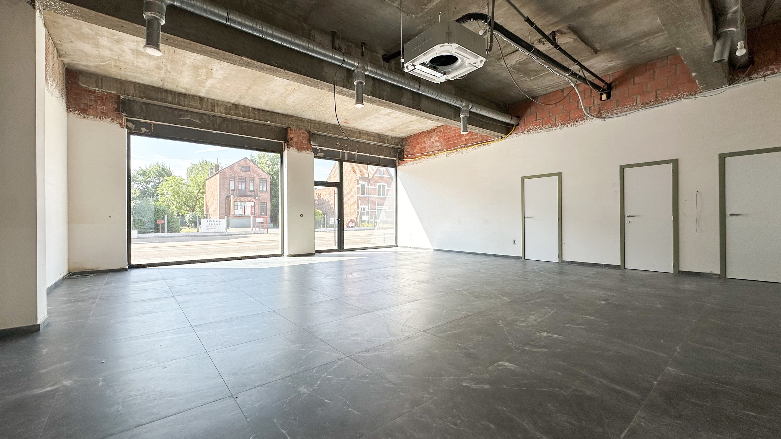 Afgewerkt handelspand van 90m² in Heppen met parkeerplaats! - foto 4