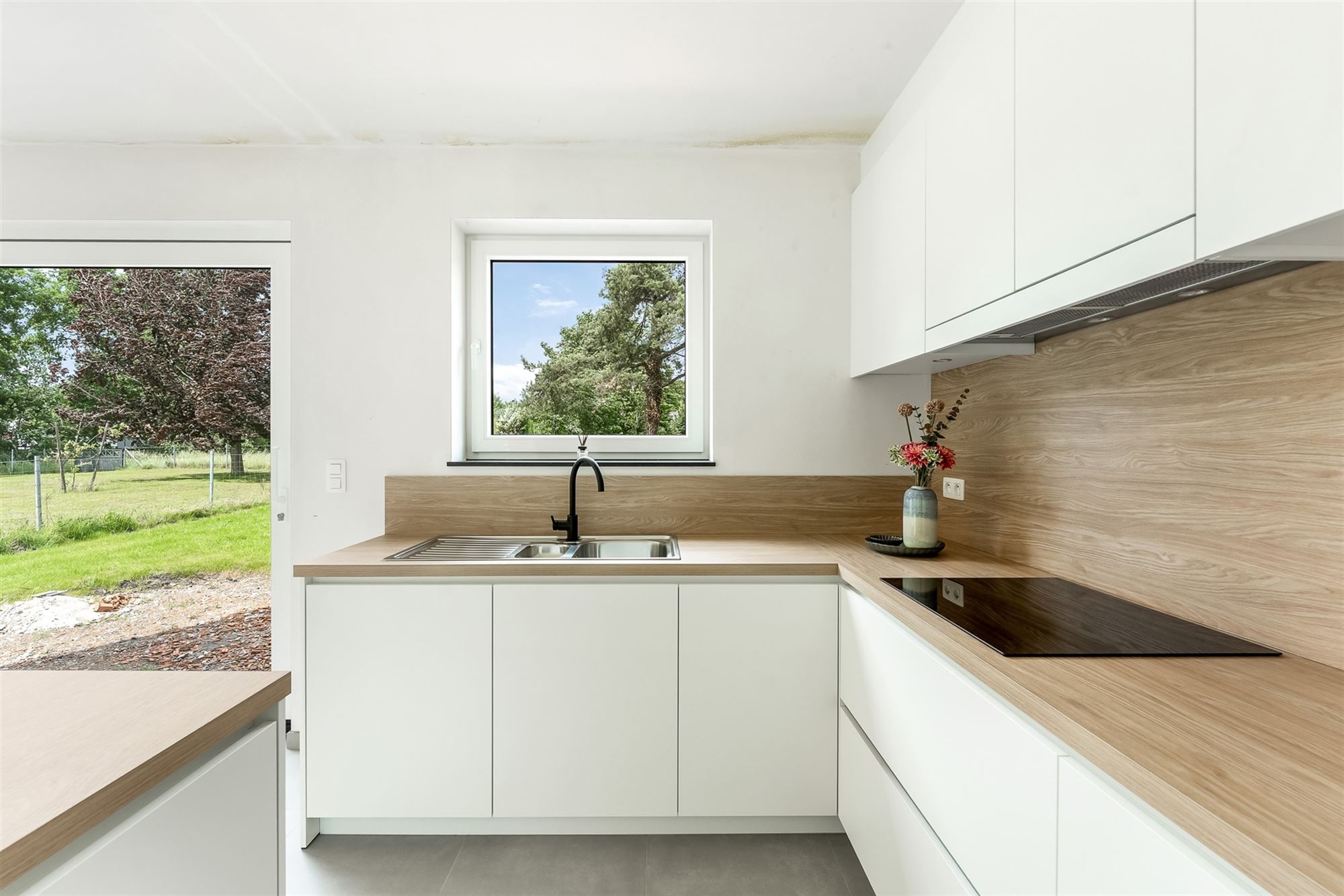 VOLLEDIG AFGEWERKTE NIEUWBOUWWONING IN DOODLOPENDE STRAAT - foto 4